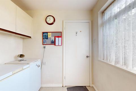 Flat 15, Fox House Allison Road, Bristol, BS4 4NT