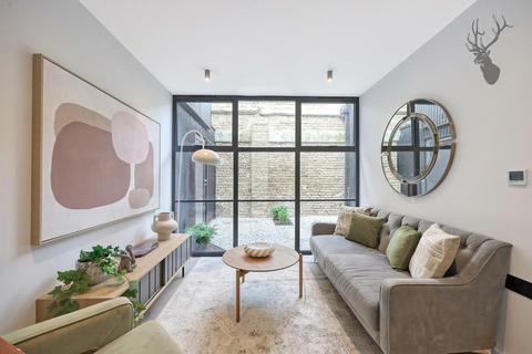 1 bedroom duplex for sale, The Coach Yard, Balmoral Road, London