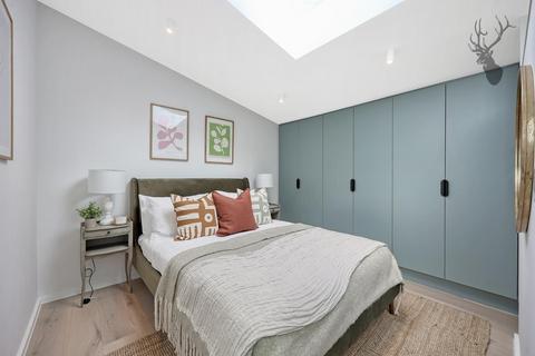 1 bedroom duplex for sale, The Coach Yard, Balmoral Road, London