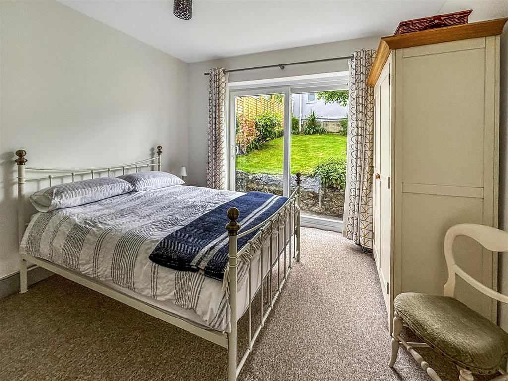 Bed 3.jpg