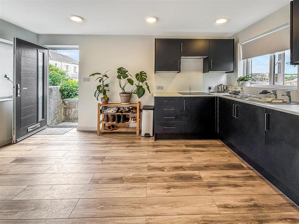 Annexe Kitchen Alt.jpg