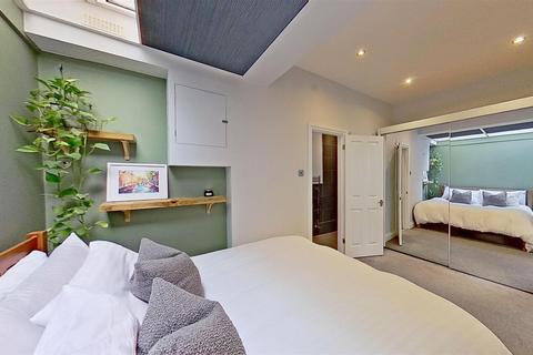 1 bedroom flat for sale, Franche Court Road, London