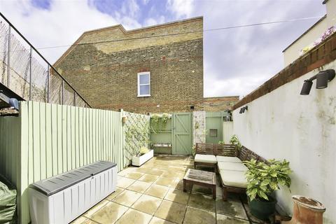 1 bedroom flat for sale, Franche Court Road, London