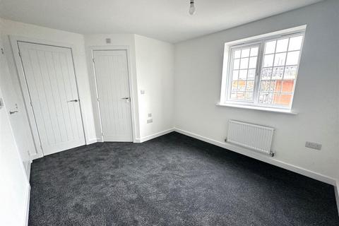 3 bedroom semi-detached house to rent, Greywillow Drive, Shavington, Crewe