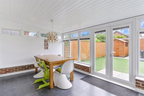 15 Bletchingley Close, Merstham, Redhill, RH1 3PL
