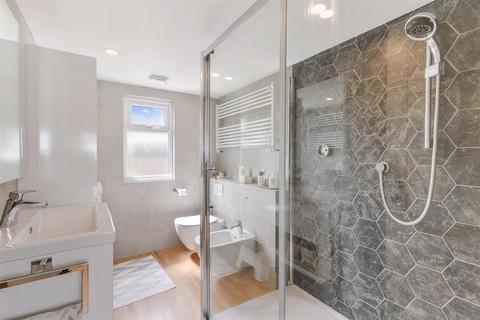 15 Bletchingley Close, Merstham, Redhill, RH1 3PL