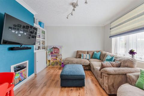 15 Bletchingley Close, Merstham, Redhill, RH1 3PL