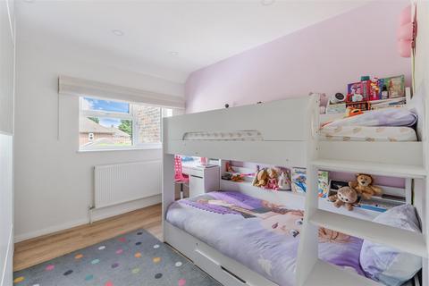 15 Bletchingley Close, Merstham, Redhill, RH1 3PL