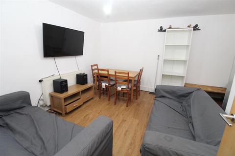 5 bedroom flat to rent, Miskin Street, Cardiff CF24