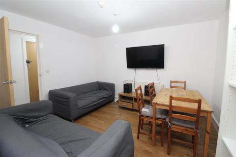 5 bedroom flat to rent, Miskin Street, Cardiff CF24