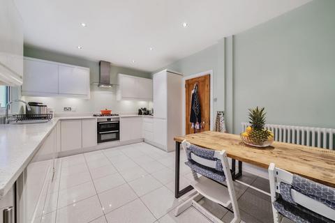 2b Grove Lane, Kingston Upon Thames, KT1 2SU