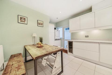 2b Grove Lane, Kingston Upon Thames, KT1 2SU