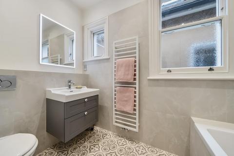 2b Grove Lane, Kingston Upon Thames, KT1 2SU