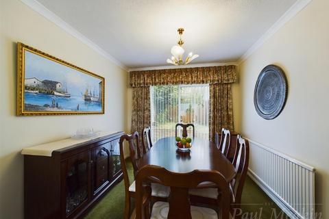 2 Peacock Gardens, South Croydon, CR2 8TE