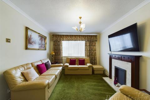 2 Peacock Gardens, South Croydon, CR2 8TE