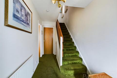 2 Peacock Gardens, South Croydon, CR2 8TE