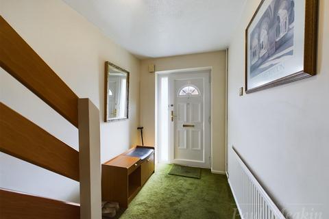 2 Peacock Gardens, South Croydon, CR2 8TE