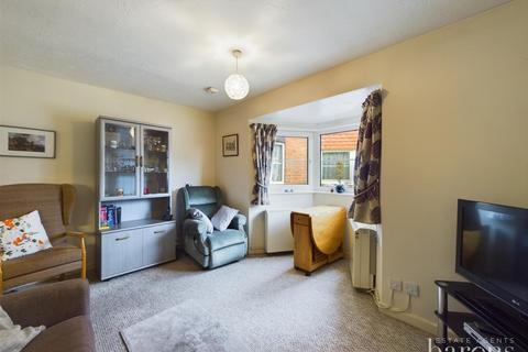 2 bedroom bungalow for sale, Westdeane Court, Basingstoke RG21