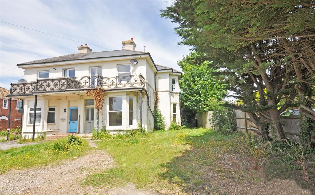 Western Road, Hailsham 4 bed house to rent £1,750 pcm (£404 pw)