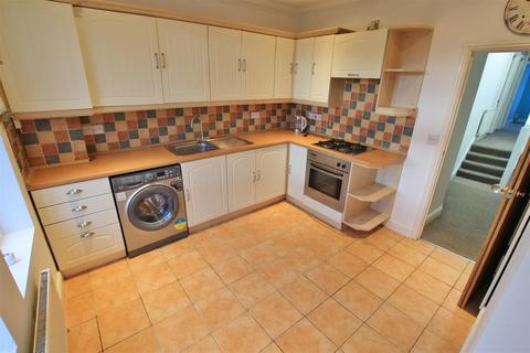 3 bedroom maisonette to rent, Pall Mall, Leigh On Sea, Essex