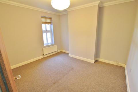 3 bedroom maisonette to rent, Pall Mall, Leigh On Sea, Essex