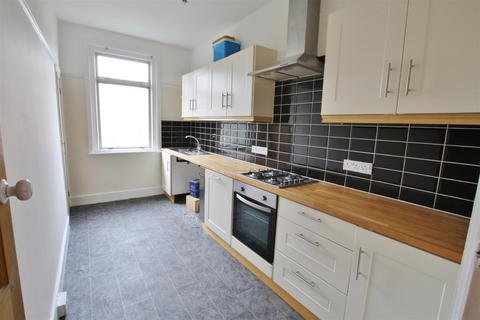 2 bedroom flat to rent, Fleetwood Avenue, Westcliff-On-Sea, Essex