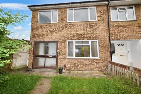 3 bedroom end of terrace house for sale, St. Christophers Close, Canvey Island SS8