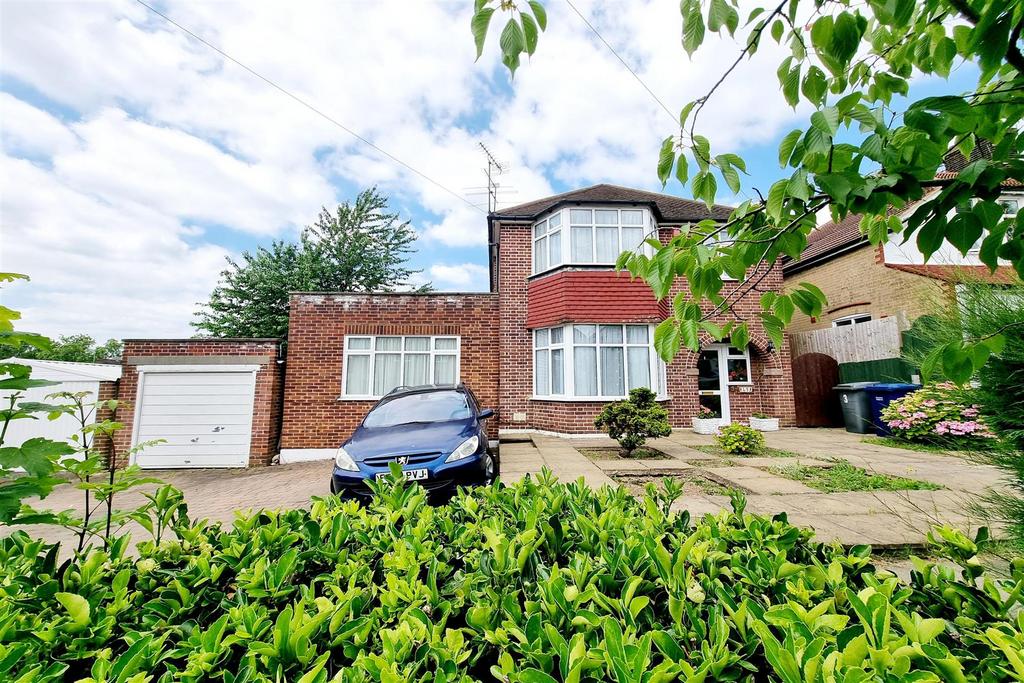 Ashurst Road, Cockfosters, EN4 4 bed detached house for sale £895,000