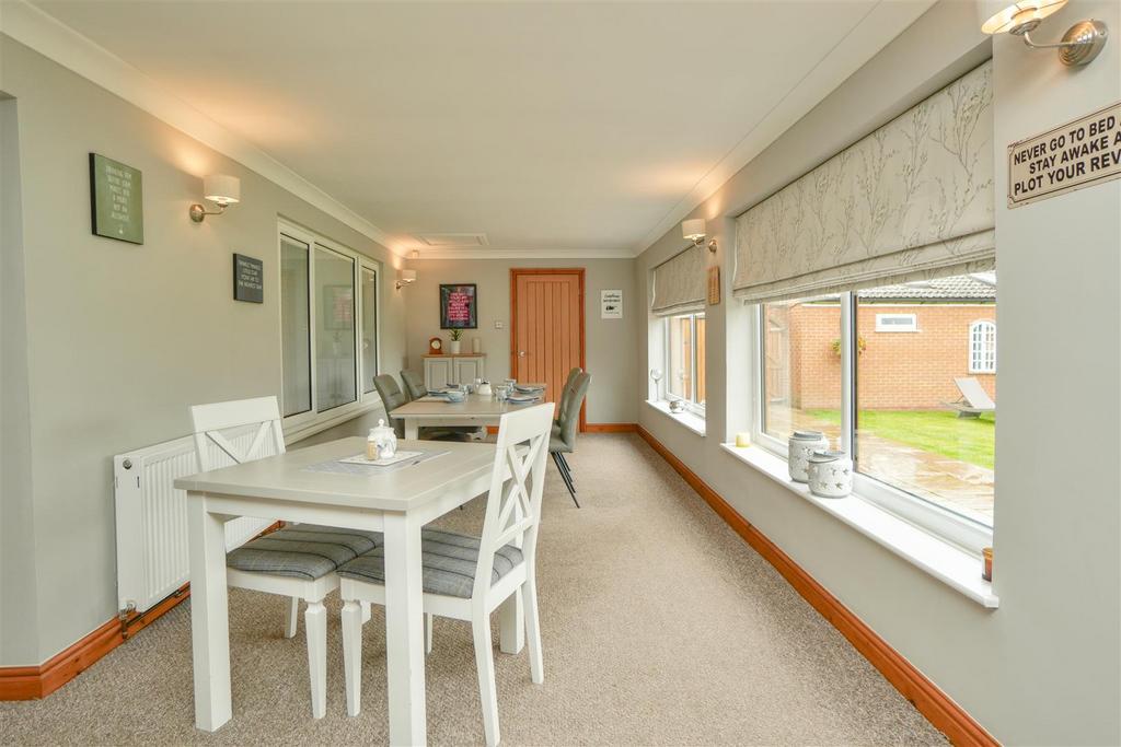 Reception Room / Dining Area