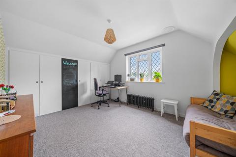 31 Brook Lane, Bromley, BR1 4PU