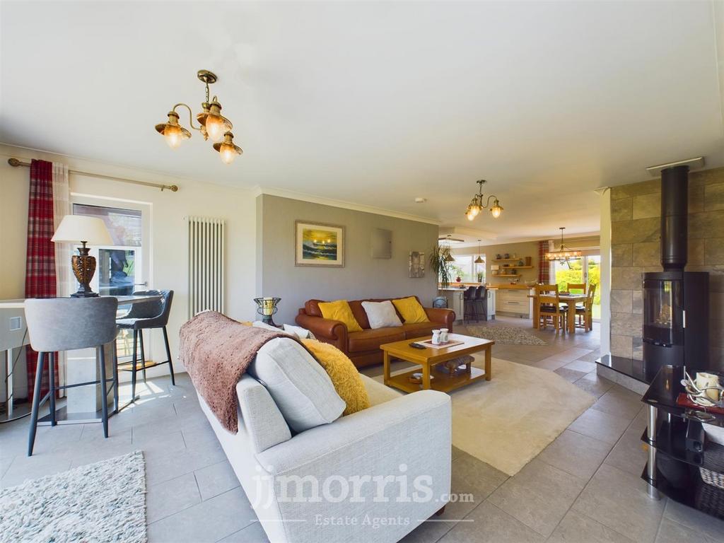 Open Plan Living Room/Kitchen