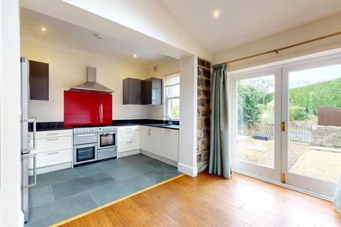 4 bedroom terraced house for sale, Oak Avenue, Burley in Wharfedale,  LS29