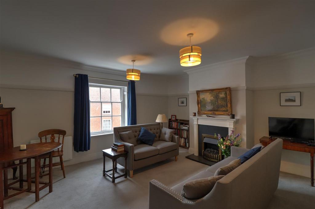 Bridge Street, Pershore 2 bed apartment to rent £995 pcm (£230 pw)