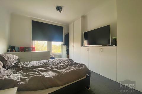 60a Green Dragon Lane, London, N21 2LH