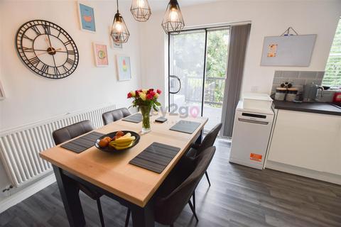 14 High View, Sheffield, S5 8YE