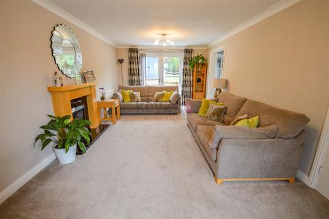 4 bedroom detached house for sale, Deepwell Bank, Halfway, Sheffield, S20