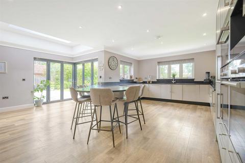 6 bedroom detached house for sale, Avenue Road, Ingatestone