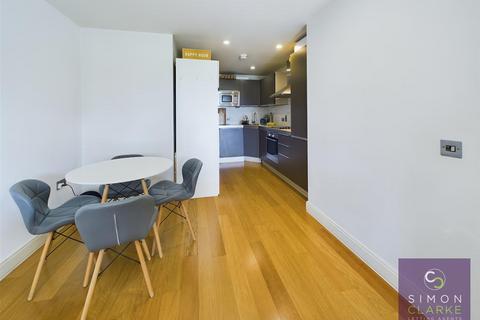 2 bedroom apartment to rent, Holden Avenue, Woodside Park, N12