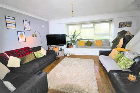 2 bedroom maisonette for sale, Mountwood, West Molesey KT8