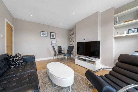 3 bedroom flat for sale, Ferndale Road, London SW9