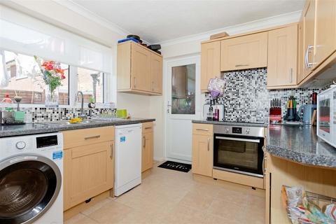 2 bedroom flat for sale, Stone Lane, Worthing