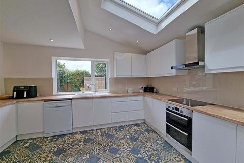 3 bedroom detached house for sale, Lynbrook Close, Hollywood