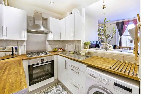 2 bedroom flat to rent, Coningham Road, Shepherds Bush, W12