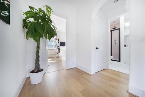 295a Cambridge Heath Road, London, E2 0EL
