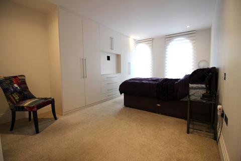 2 bedroom flat to rent, The White House, Bushey Heath