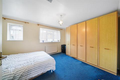 2 bedroom semi-detached house to rent, Fernbank Avenue, Wembley