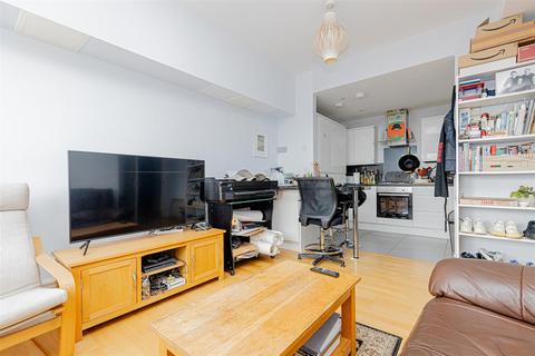 2 bedroom flat for sale, City View House, Bethnal Green Road, London