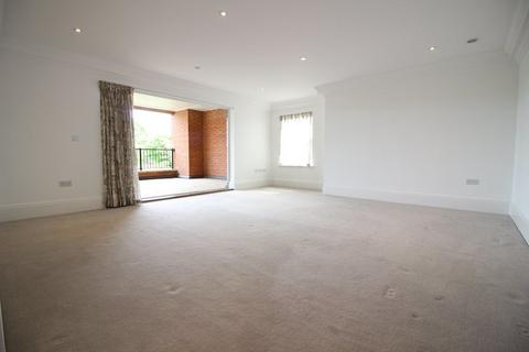 3 bedroom flat to rent, Hartsbourne Court, Bushey Heath