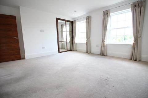 3 bedroom flat to rent, Hartsbourne Court, Bushey Heath