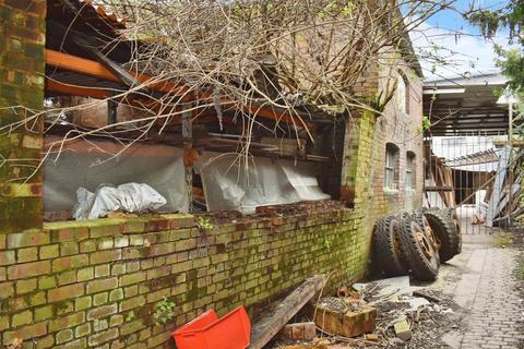 undefined, High Street, Brentford